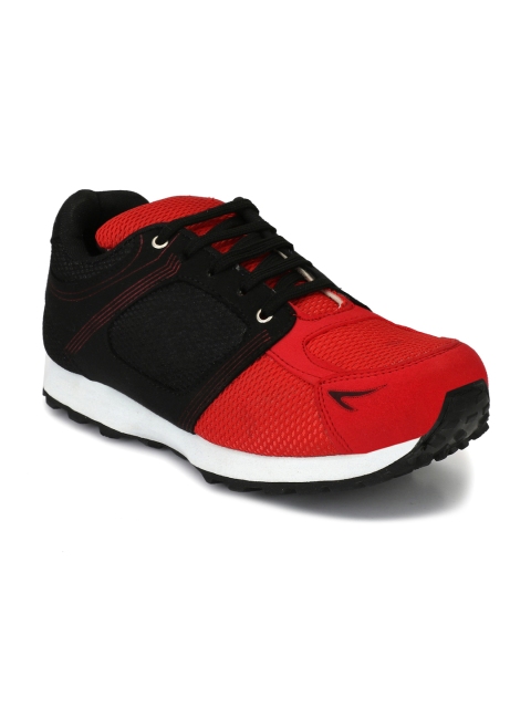 

Sir Corbett Men Black & Red Colourblocked Running Shoes