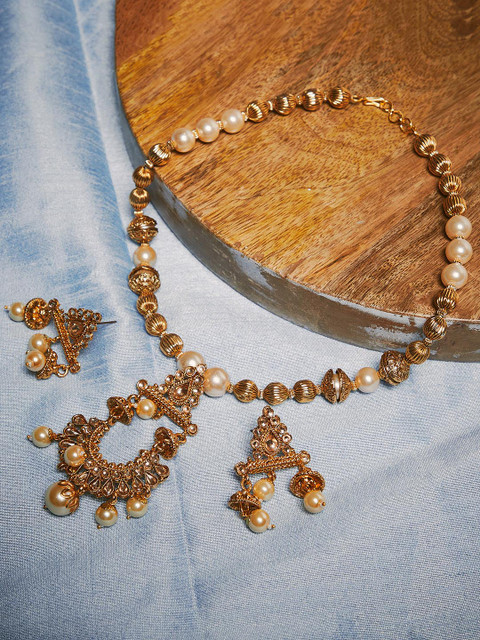

PANASH Gold-Plated & Off-White Kundan Studded Beaded Handcrafted Jewellery Set