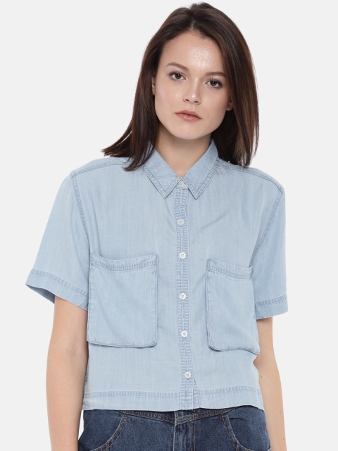 

FOREVER 21 Women Blue Regular Fit Solid Chambray Casual Cropped Shirt