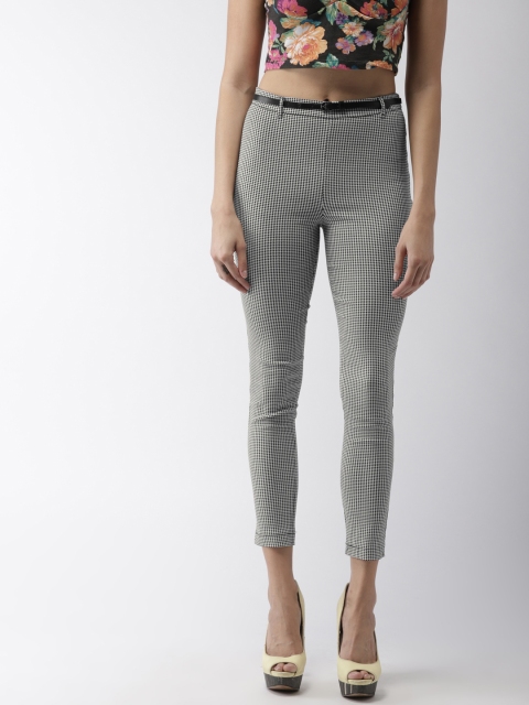 

FOREVER 21 Women Black & White Regular Fit Self Design Cropped Trousers