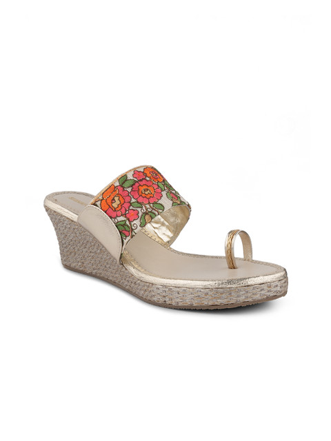 

Signature Sole Women Multicoloured Woven Design Sandals, Multi