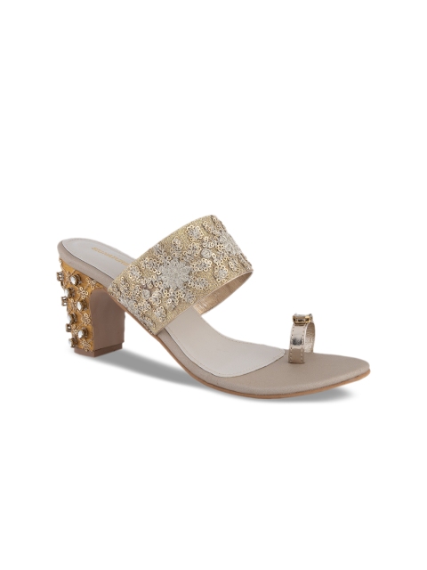 

Signature Sole Women Gold-Toned Woven Design Sandals