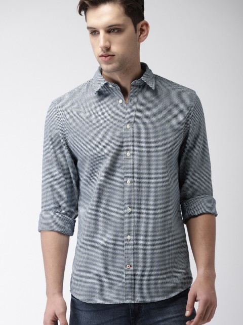

Tommy Hilfiger Men Blue & Off-White Regular Fit Self Design Casual Shirt