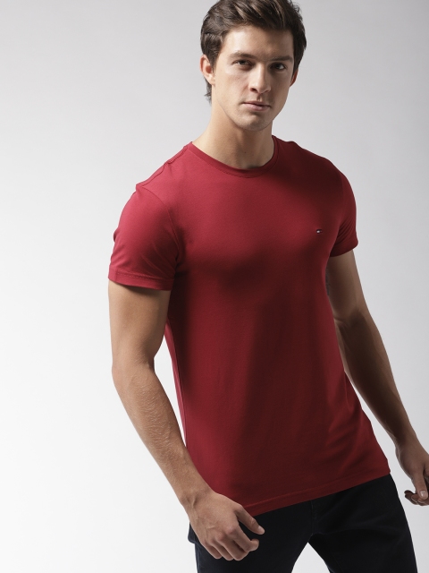 

Tommy Hilfiger Men Maroon Solid Round Neck T-shirt