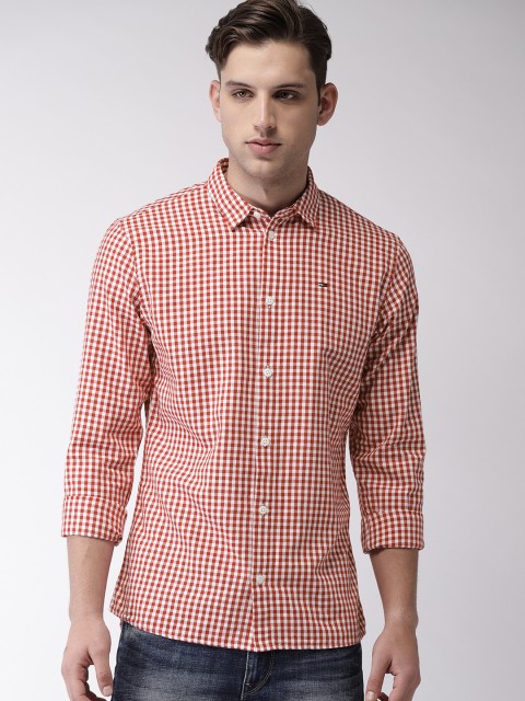 

Tommy Hilfiger Men Red & White Regular Fit Checked Casual Shirt