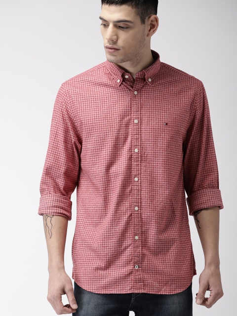 

Tommy Hilfiger Men Red Regular Fit Checked Casual Shirt