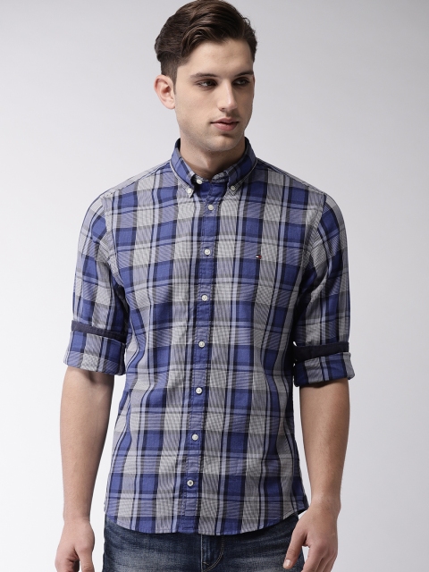 

Tommy Hilfiger Men Blue Regular Fit Checked Casual Shirt