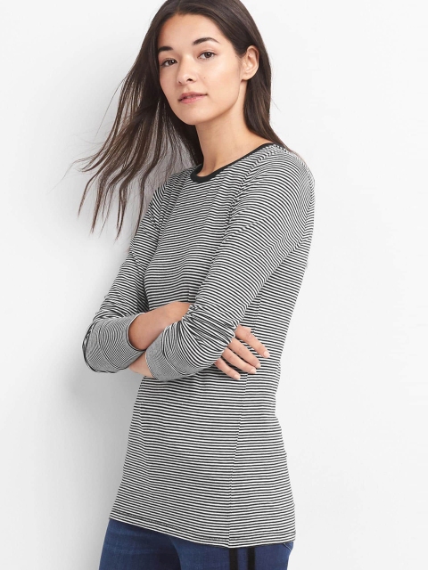 

GAP Women Black & White Featherweight Stripe Crewneck T-shirt