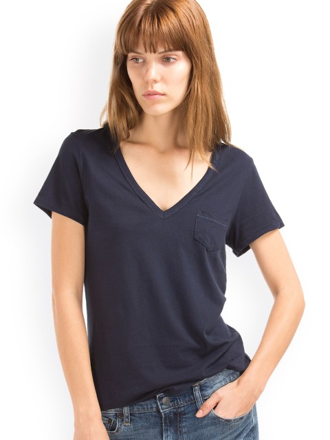 

GAP Women Vintage Wash V-neck T-shirt, Navy blue