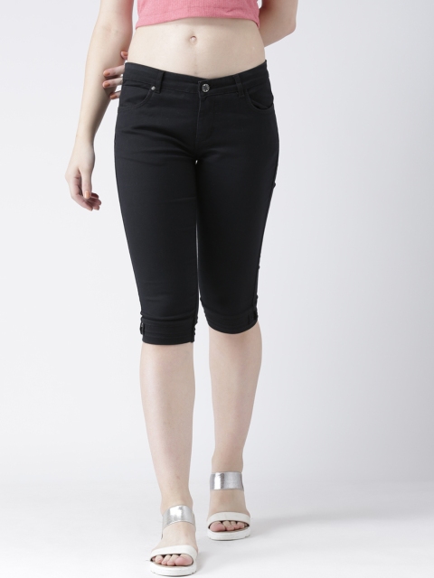 

Devis Women Black Solid Skinny Fit Capris