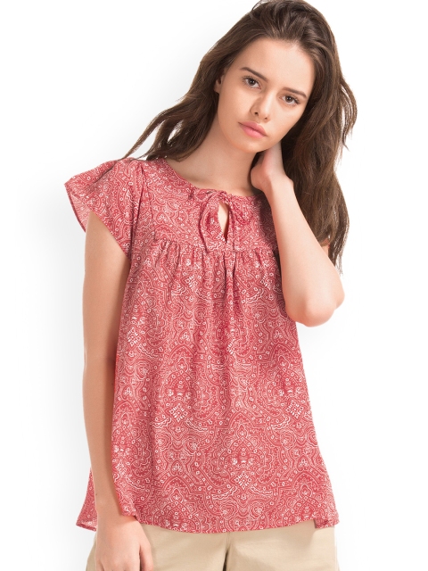 

GAP Women Red & Off-White Seersucker Flutter Sleeve Top
