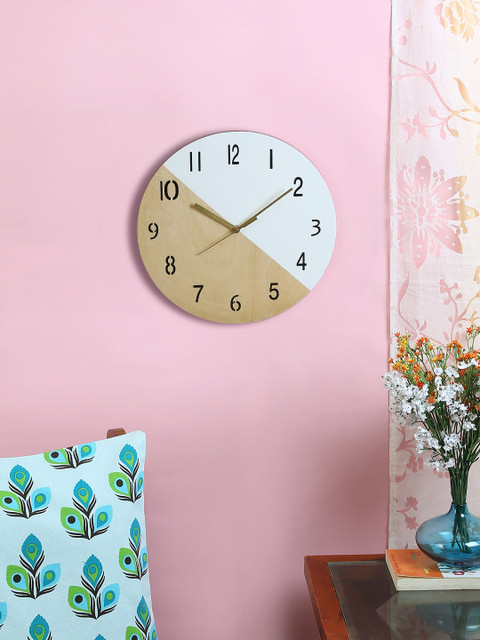 

RANGRAGE White & Brown Handcrafted Round Colourblocked Analogue Wall Clock