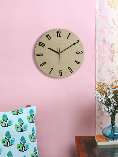 

RANGRAGE Brown Handcrafted Round Solid Analogue Wall Clock