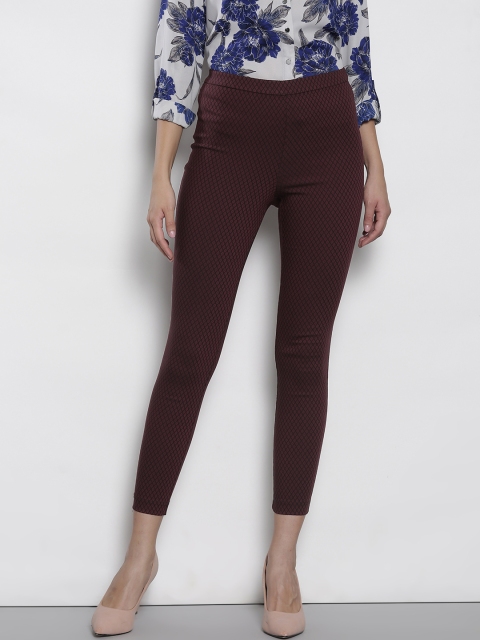 

DOROTHY PERKINS Women Maroon & Black Self Design Cropped Trousers
