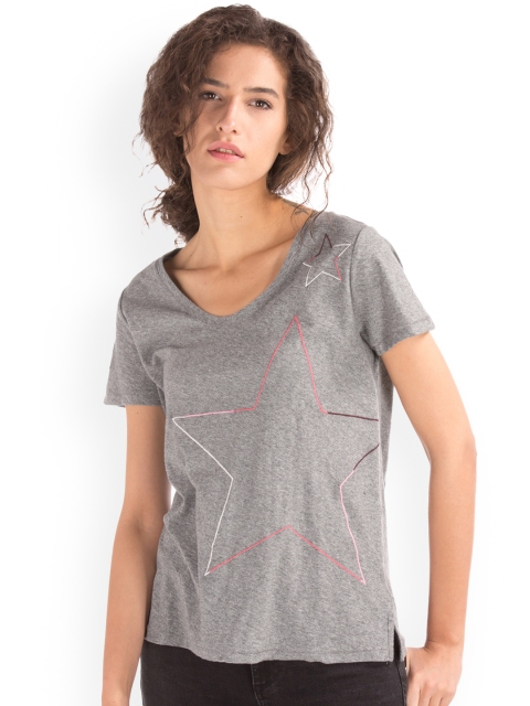 

GAP Women Grey Star Outline Scoop Neck Pure Cotton Top