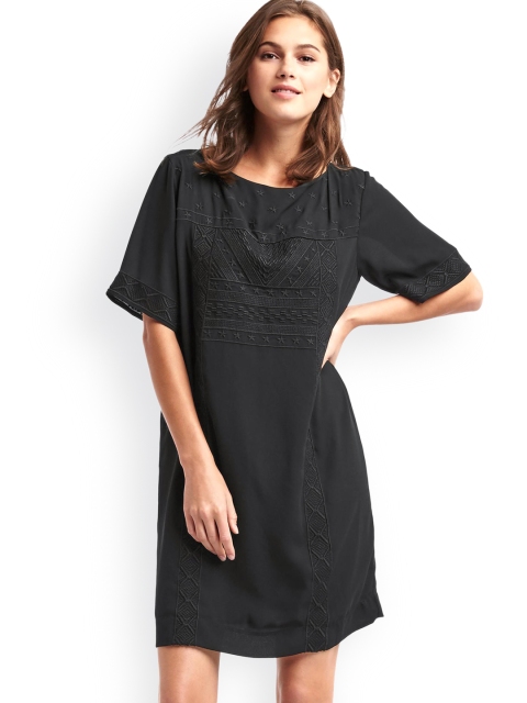 

GAP Women Black Flowy Embroidered Shift Dress