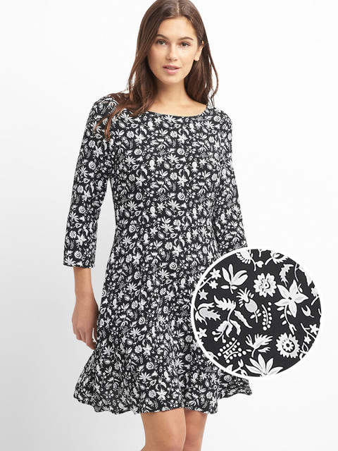 

GAP Women Three Quarter Length Sleeve Fit And Flare Dress In Crepe, Black