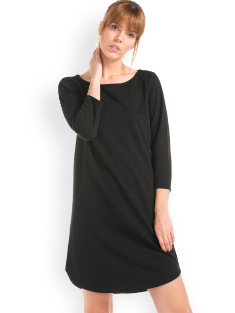 

GAP Women Black Boat Neck Shift Dress