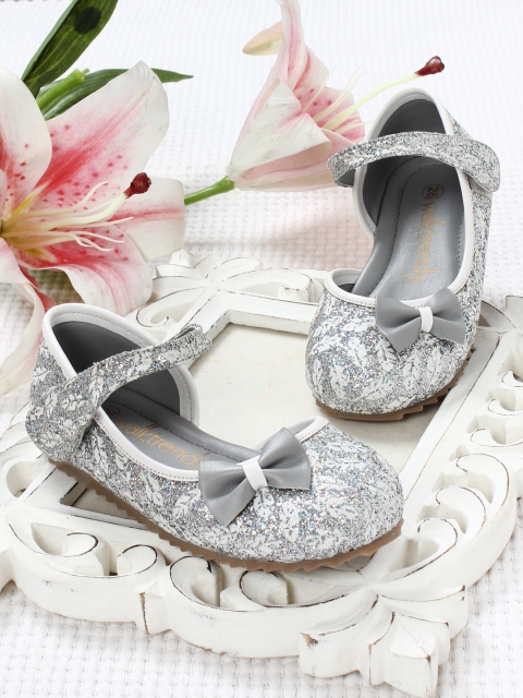 

Walktrendy Girls Silver-Toned Printed Ballerinas