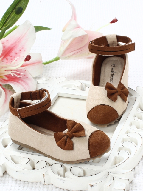 

Walktrendy Girls Beige Solid Ballerinas
