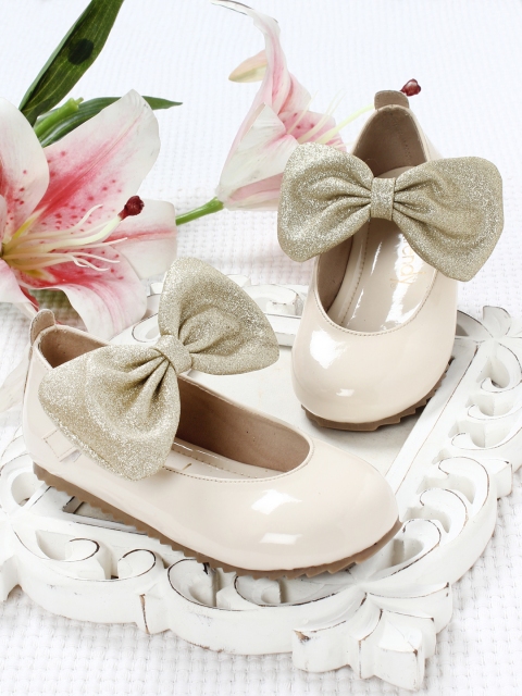 

Walktrendy Girls Beige Solid Mary Jane