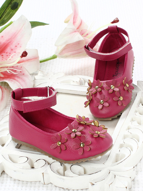 

Walktrendy Girls Pink Solid Ballerinas