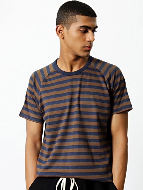 

Mr Bowerbird Men Navy Blue & Brown Striped Tailored Fit Round Neck T-shirt