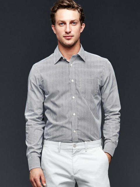 

GAP Men White & Blue Wrinkle-Resistant Skinny Stripe Shirt