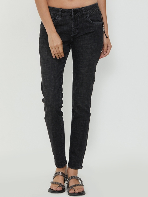 

Soie Women Black Regular Fit Low-Rise Clean Look Jeans