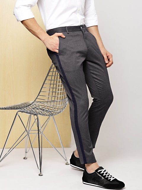 

INVICTUS Men Charcoal Grey Slim Fit Solid Cropped Regular Trousers