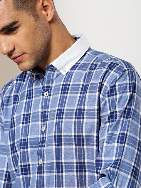 

INVICTUS Men Blue & White Slim Fit Checked Casual Shirt