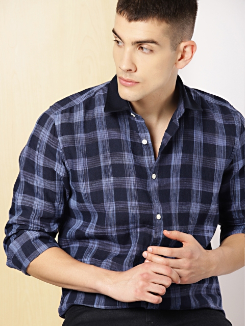 

INVICTUS Men Navy Blue Slim Fit Checked Casual Linen Shirt