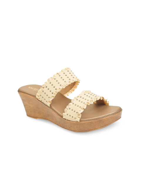 

VALIOSAA Women Cream-Coloured Embellished Heels