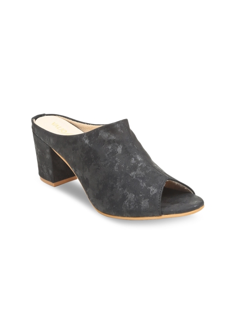 

VALIOSAA Women Charcoal Printed Sandals