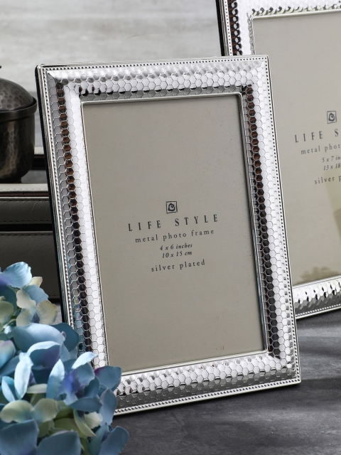 

Pure Home and Living Silver-Toned Geometric Photo Frame
