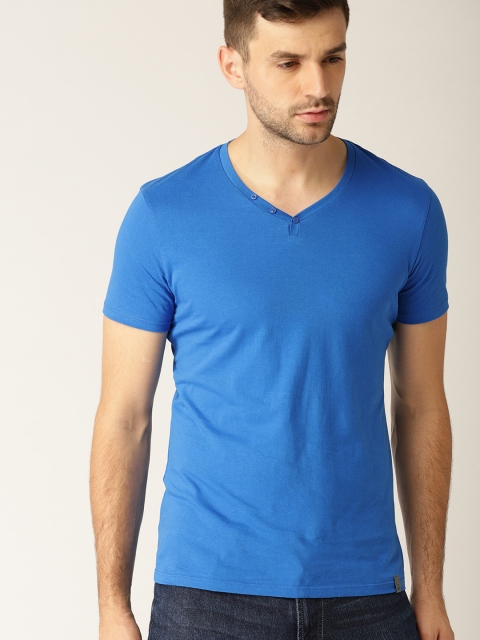 

United Colors of Benetton Men Blue Solid V-Neck T-shirt