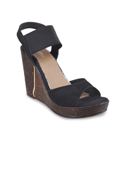 

Metro Women Black Solid Sandals
