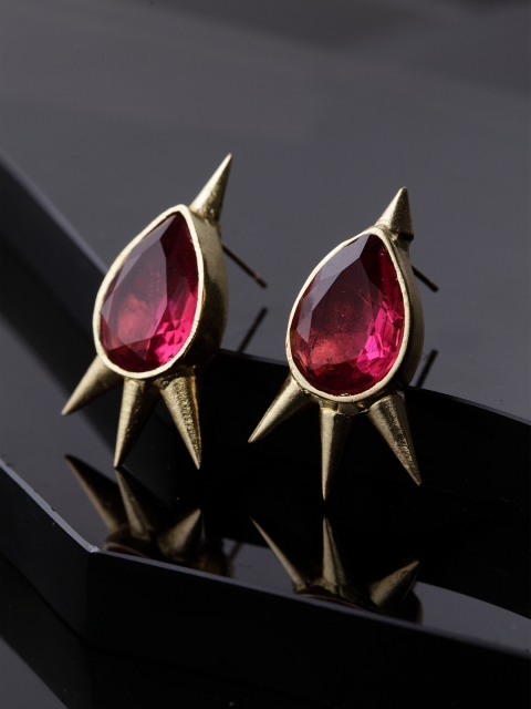 

DIVA WALK Gold-Plated & Handcrafted Teardrop Shaped Studs
