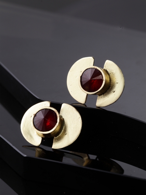

DIVA WALK Gold-Plated & Handcrafted Contemporary Studs