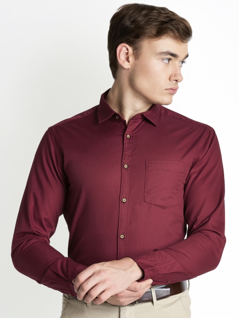 

Spiritus by pantaloons Men Red Regular Fit Solid Formal Shirt