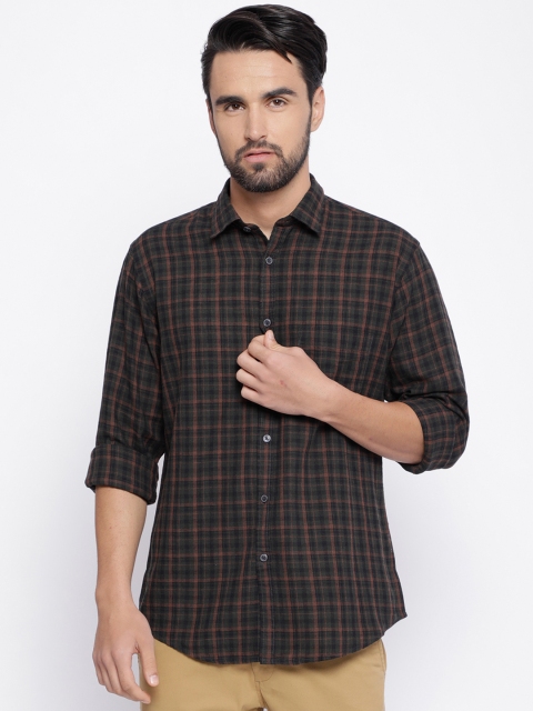 

Linen Club CAVALLO Men Black & Brown Linen Regular Fit Checked Casual Shirt
