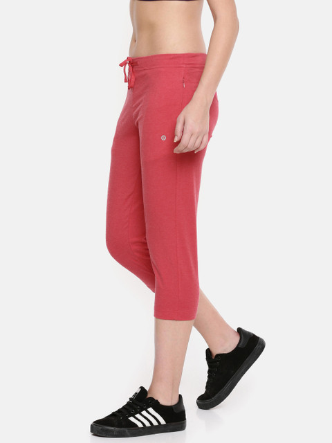 

Enamor Women Magenta Solid Slim Fit Capris