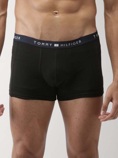

Tommy Hilfiger Men Black Solid Trunks A8AB4138
