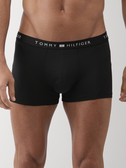 

Tommy Hilfiger Men Black Solid Trunks A8AB4134