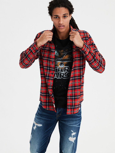 

AMERICAN EAGLE OUTFITTERS Men Red & Navy Blue Regular Fit Checked Casual Shirt
