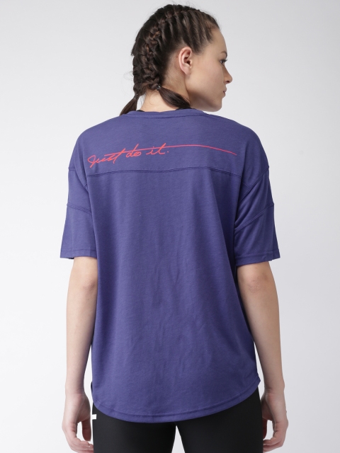 

Nike Women Blue CRW SS FAM GX Solid Round Neck T-shirt