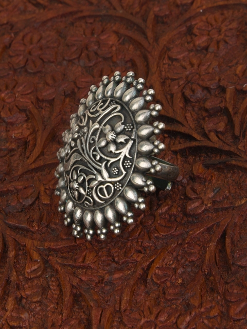 

FIROZA Women Oxidised Silver-Toned Adjustable Finger Ring