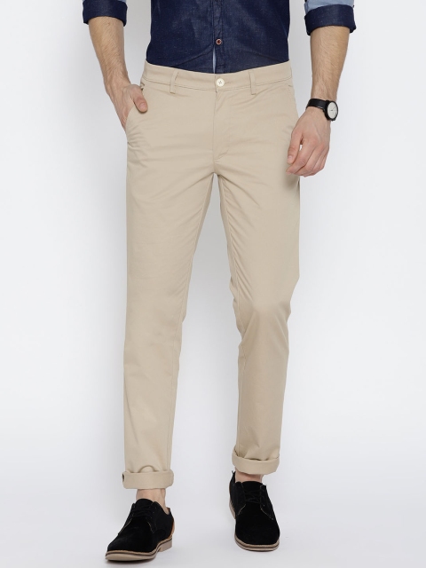 

J Hampstead Men Beige Dover Fit Solid Regular Trousers