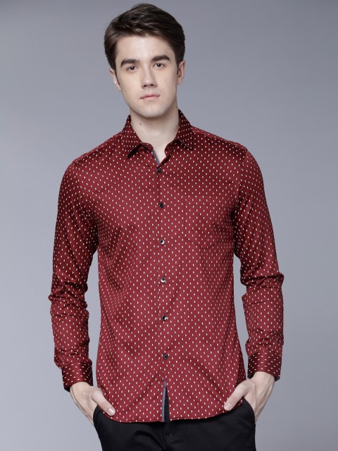 

Black coffee Men Maroon Slim Fit Printed Casual Shirt