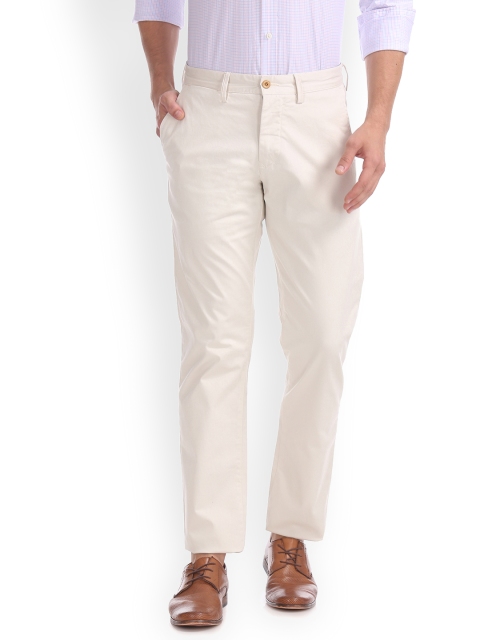 

GANT Men Beige Regular Fit Solid Chinos